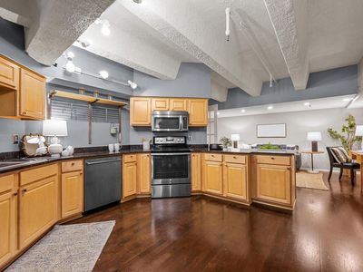 270 E Highland AVENUE #111, Milwaukee, WI, 53202