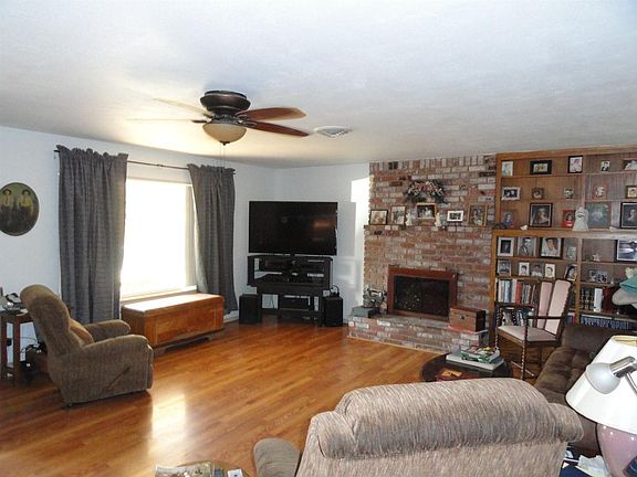 4th image of 1885 Elliott Dr