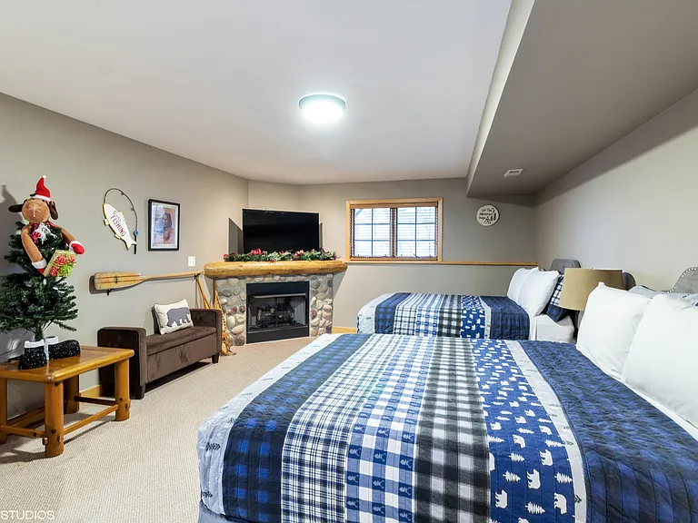 Lower level two queen bedroom