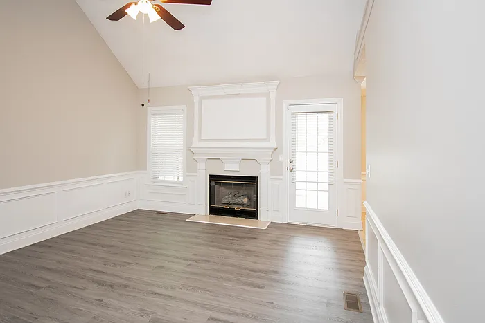 3 bed, 2.0 bath, 1800 sqft, $2,045 — Photo 3