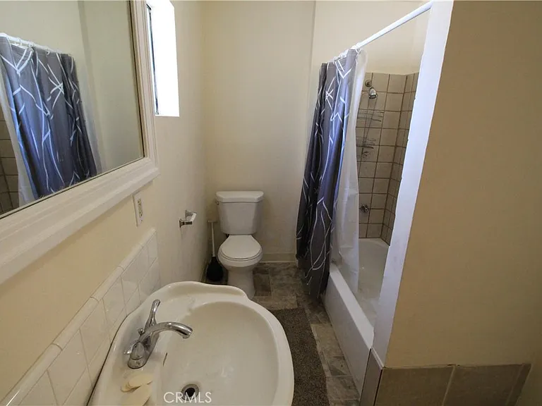 1051 W 46th St — Photo 12