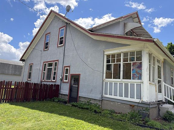2nd image of 878 22nd Ave SE
