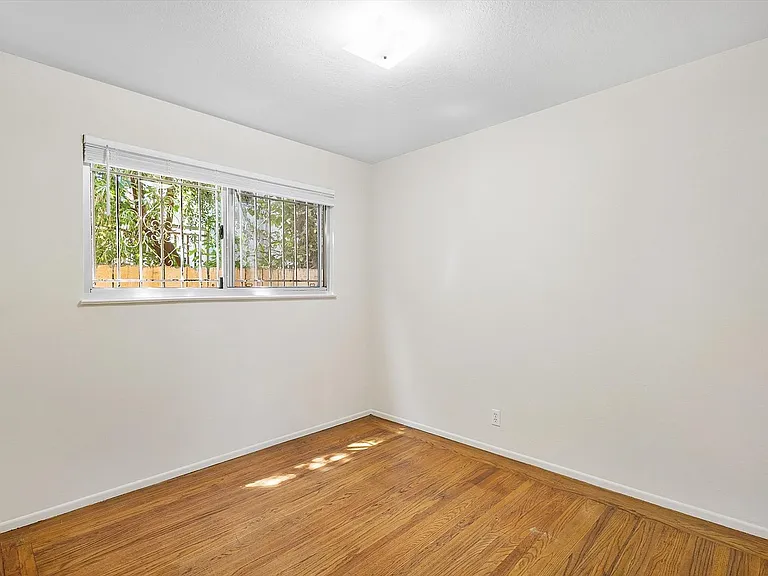 2911 Deakin St #3 — Photo 8