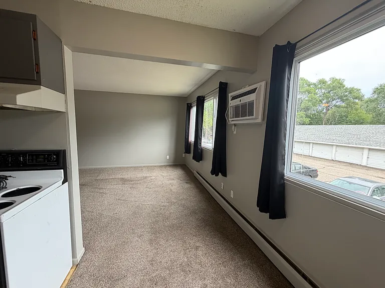 5910 W Broadway Ave — Photo 4