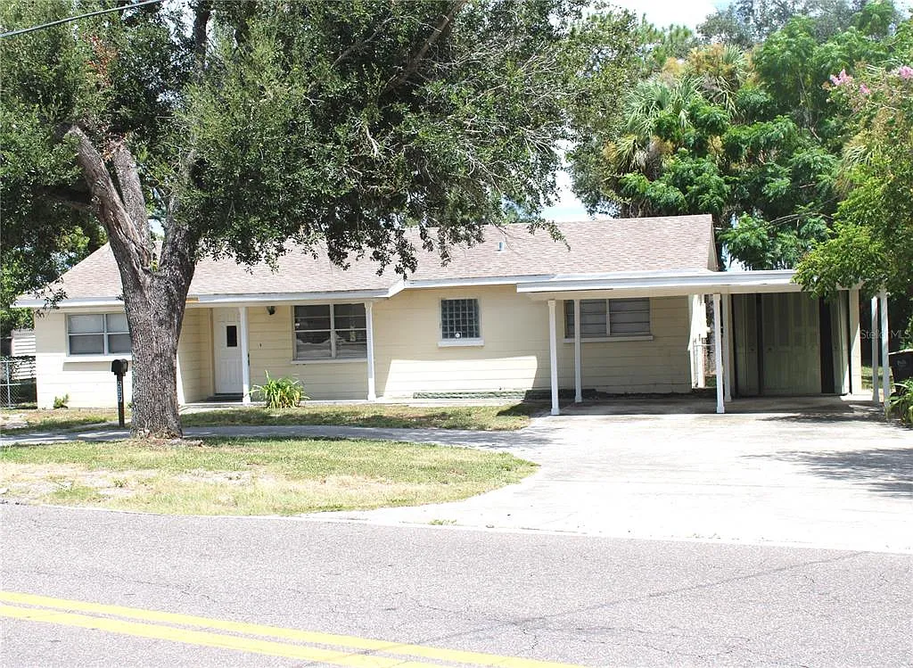 4 bed, 2.0 bath, 1378 sqft, $2,200 — Photo 1