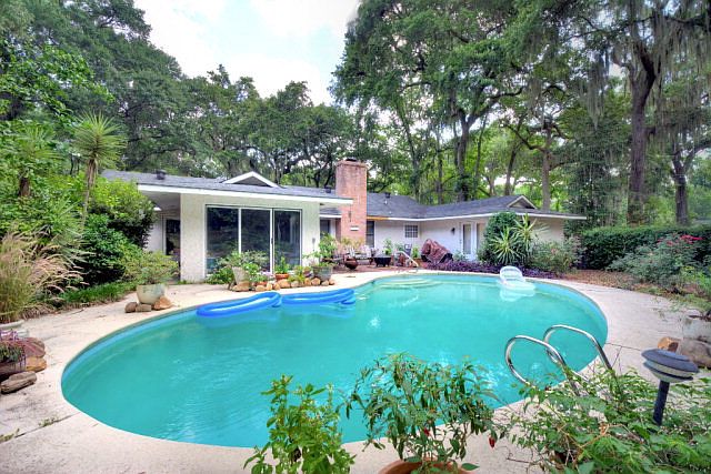 1st image of 301 Cannon Ct