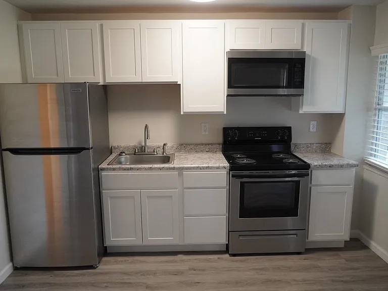 757 Riverview Dr — Photo 1