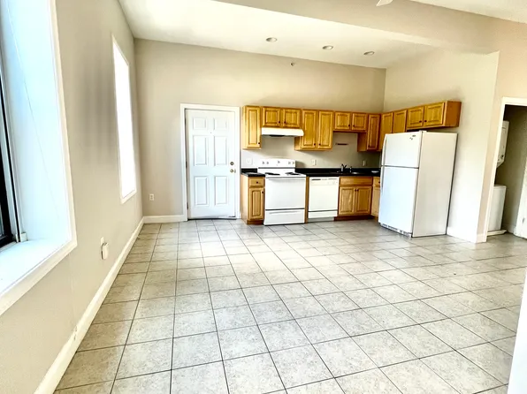 725 Merrimack St #102, Lowell, MA 01854
