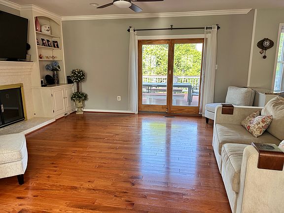 2nd image of 1011 Heather Hill Ct