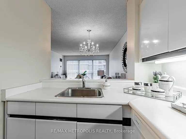 7 Carlton St #601 — Photo 7
