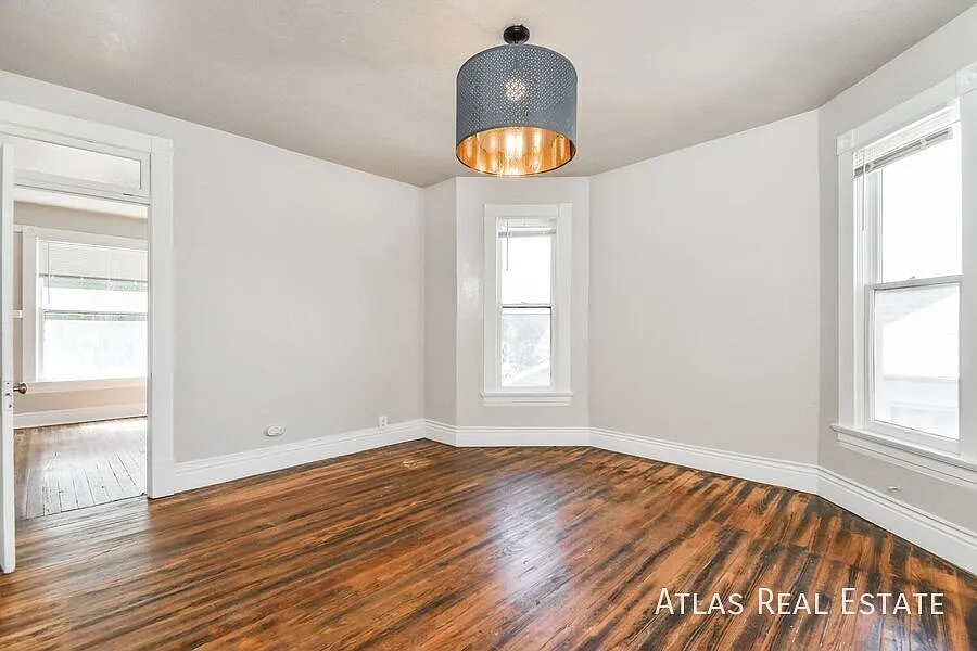 Beautifully Maintained Historic Home!! Available this October! — Photo 3