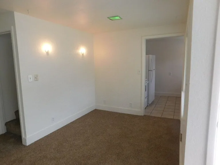 800 Rosemont Ave NW — Photo 4