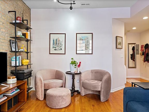 3rd image of 2476 N Albany Ave #1