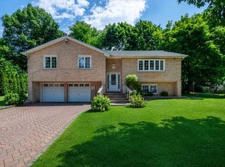 18 Carlyle Pl, Hartsdale, NY 10530