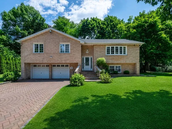 18 Carlyle Pl, Hartsdale, NY 10530