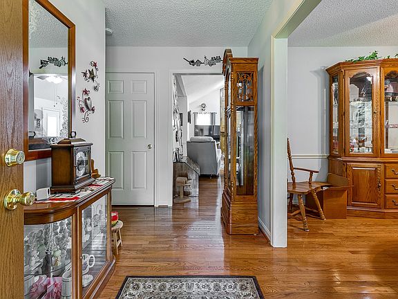 5th image of 2127 Winthorne Ln