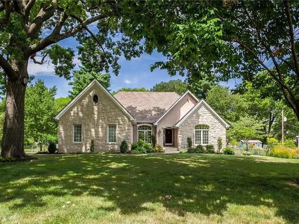 304 W 114th St, Kansas City, MO 64114
