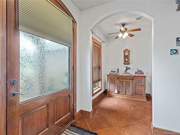 2nd image of 2653 Tioga Dr
