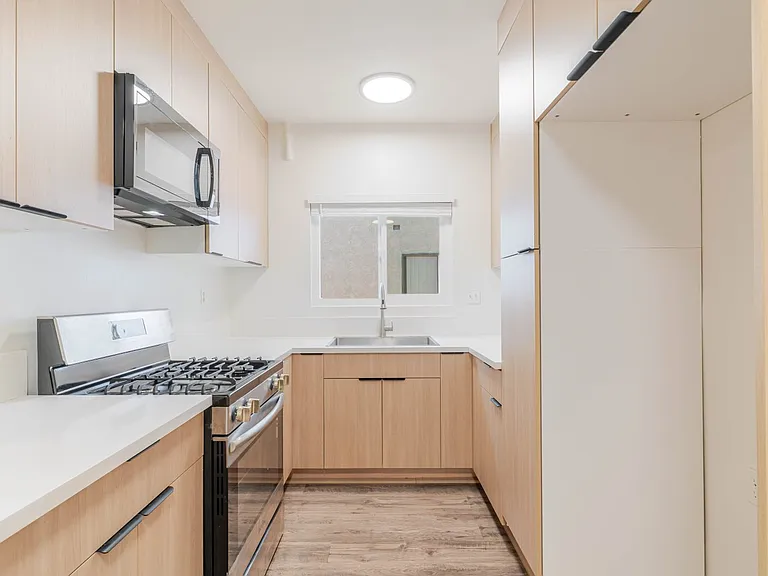 708 Porter St #3 — Photo 7