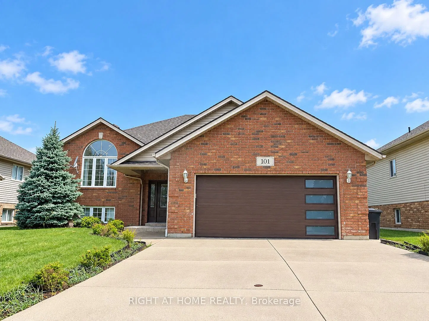 4 bed, $3,000 — Photo 1