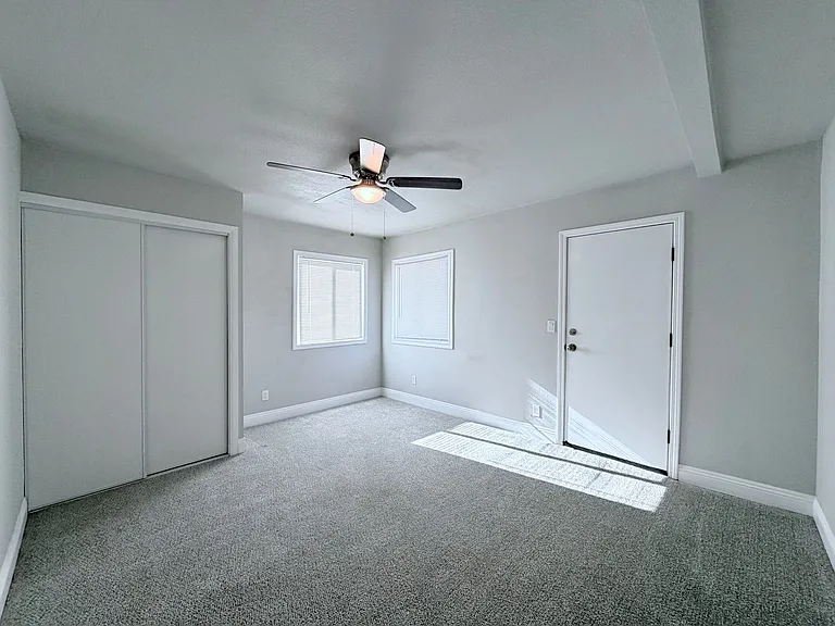 430 W Wilson Ave — Photo 8