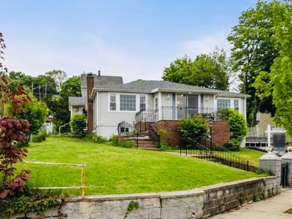 28 Elsie St #1