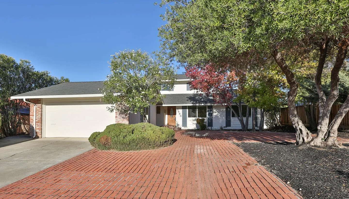 3986 Forestwood Dr photo 1
