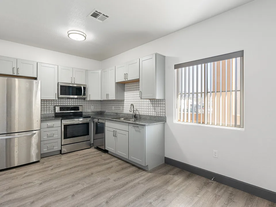 521 E Mission Ln N #LUXURY 1BD