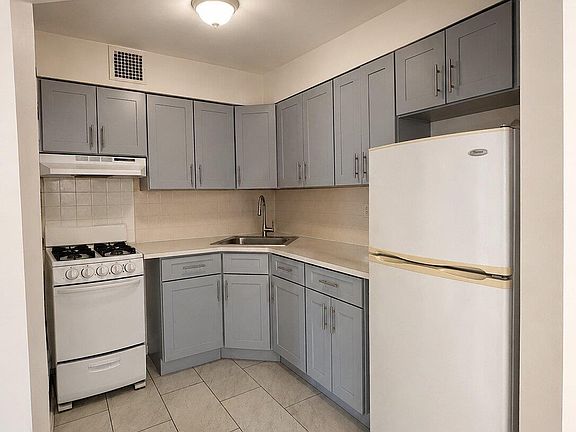 3rd image of 5831 136th Street