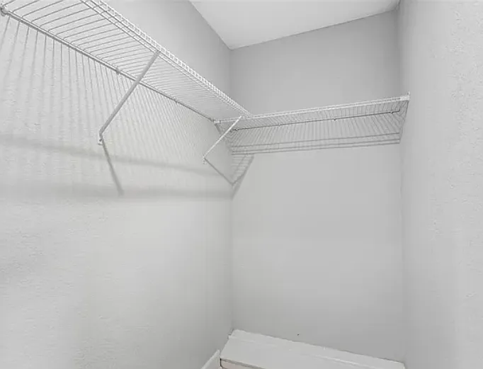 715 W Harlan St — Photo 9