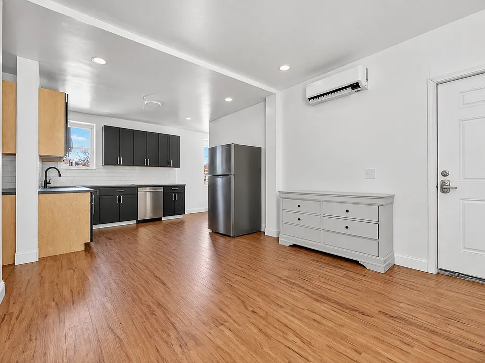 528 Charles St #1C