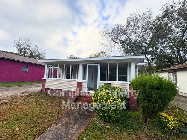 18 Center St, Bessemer, AL 35020