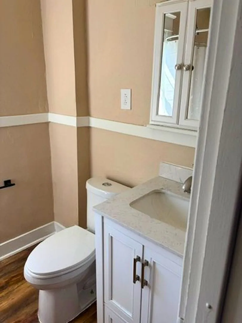 2 bed, 1.0 bath, 1200 sqft, $1,495 — Photo 2