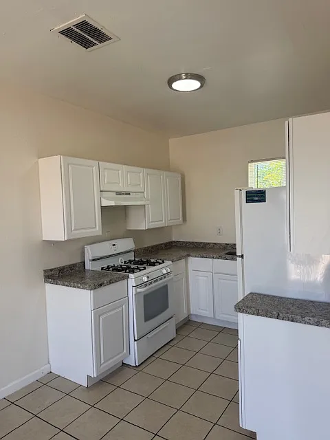 2 bed, $995 — Photo 3