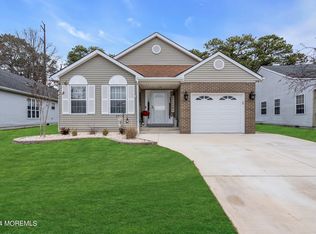 115 Chesterfield Ln, Toms River, NJ