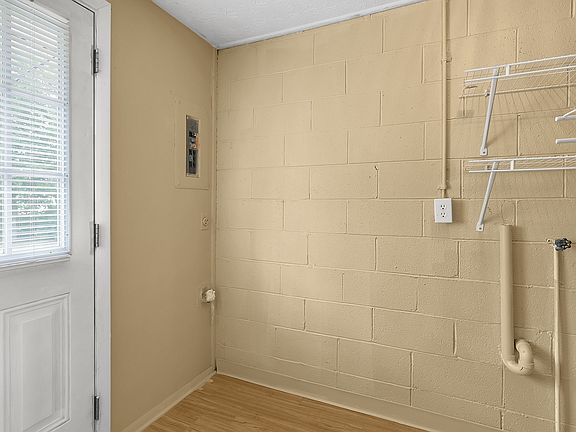 5th image of 3011 Markham Rd #3011B