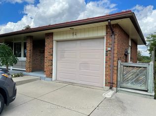 64 Sandsprings Cres, Kitchener, ON N2E 2A6