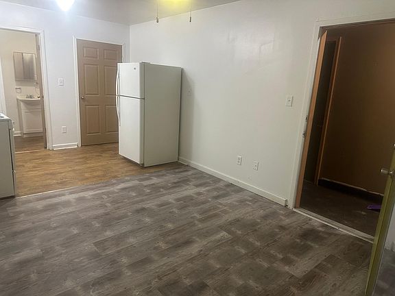 5th image of 2440 E Lynn St