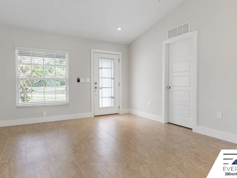 12 Walt Pl — Photo 8