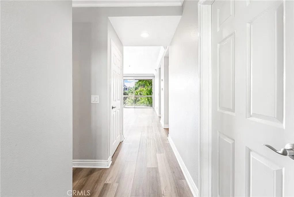 2 bed, 1101 sqft, $3,800 — Photo 4