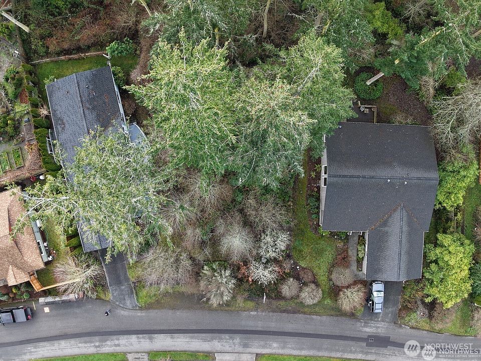 1st image of 1042 Crest Avenue