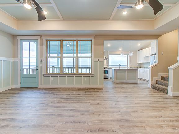 4th image of 820 W Beach Blvd Unit 4