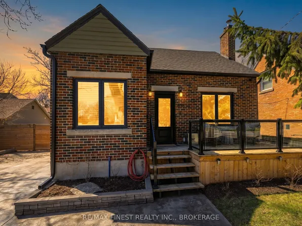 258 College St, Kingston, ON K7L 4M2