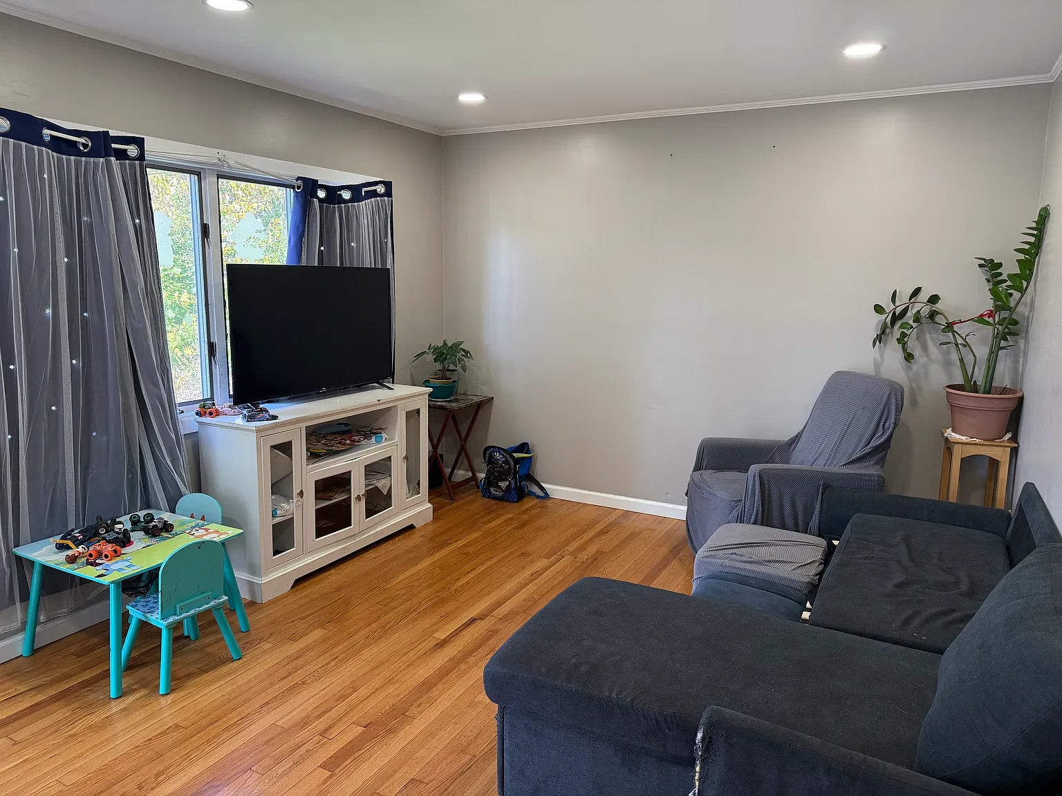 3 bed, 1947 sqft, $3,995 — Photo 3
