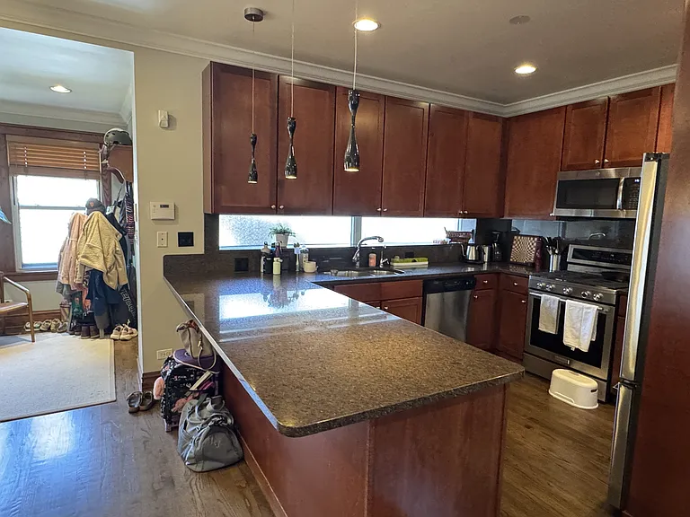 1706 W Byron St — Photo 1
