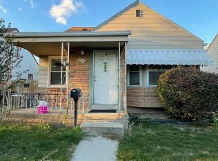 8135 Sterling St, Center Line, MI 48015