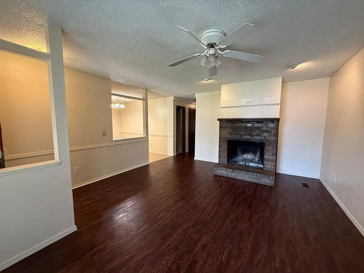 Building Photo - 312 W Quantico St