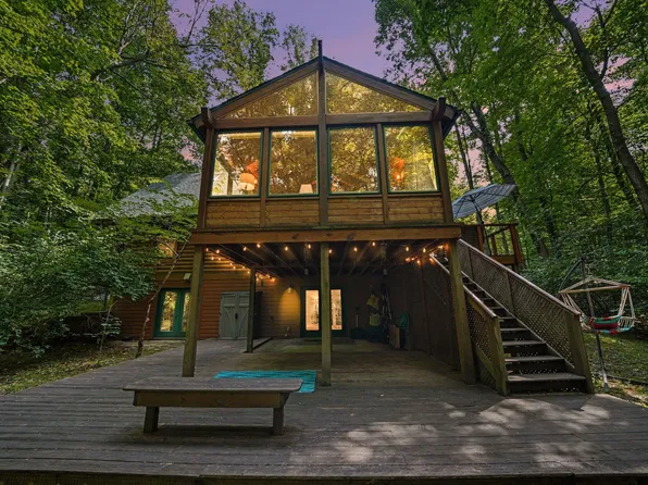 18 Camp Madron Rd, Buchanan, MI 49107
