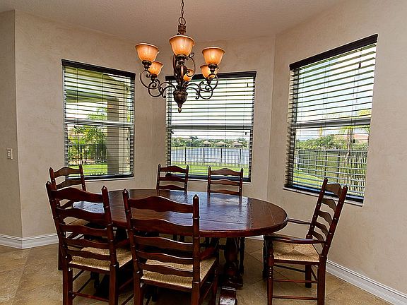 Large Breakfast Nook