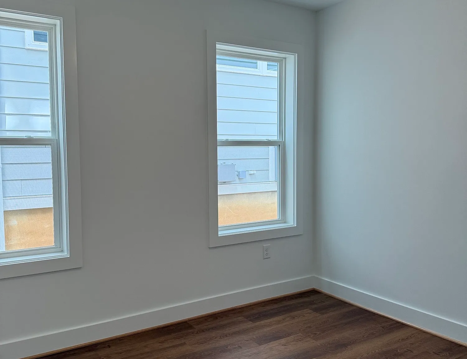 2 bed, 1050 sqft, $1,952 — Photo 4
